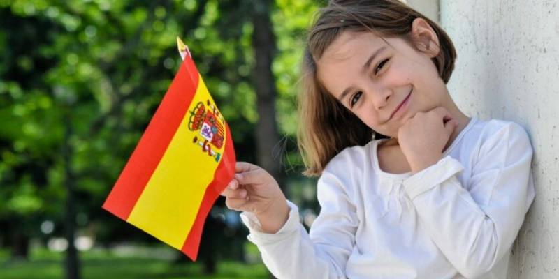 ¿Tiene un niño posibilidades de obtener la ciudadanía española después de graduarse de la escuela en España?