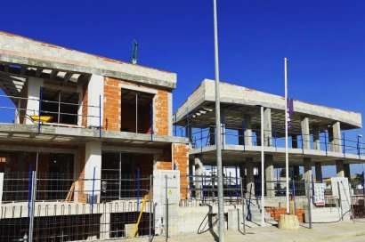 Obra nueva - Villa - Dolores - polideportivo