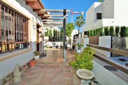 Reventa - Villa - Villamartín - PAU 8