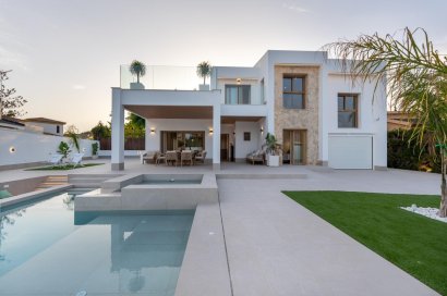 Obra nueva - Villa - Orihuela Costa - Campoamor